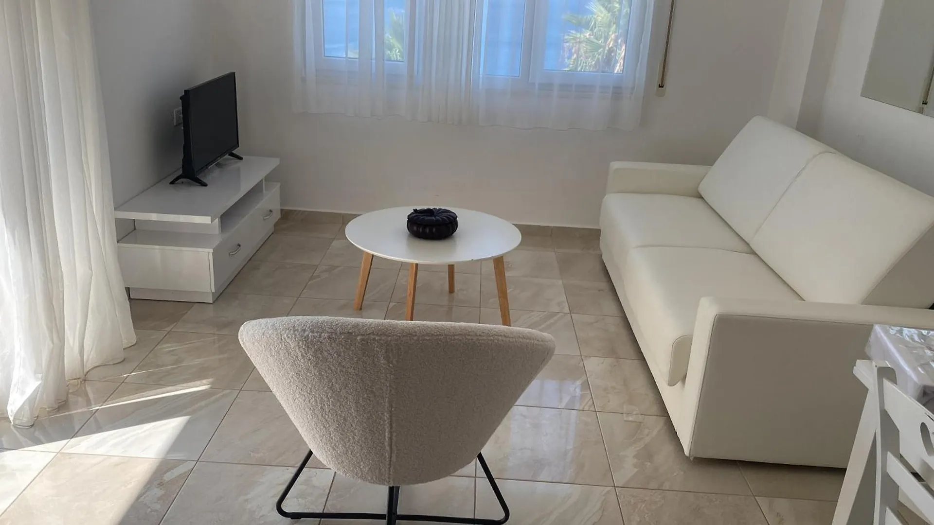 White Residence Apartament Sarandë 公寓