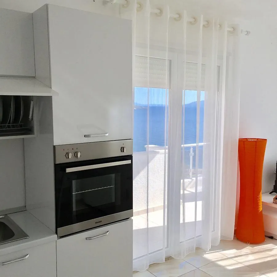 White Residence Apartament Sarandë 公寓
